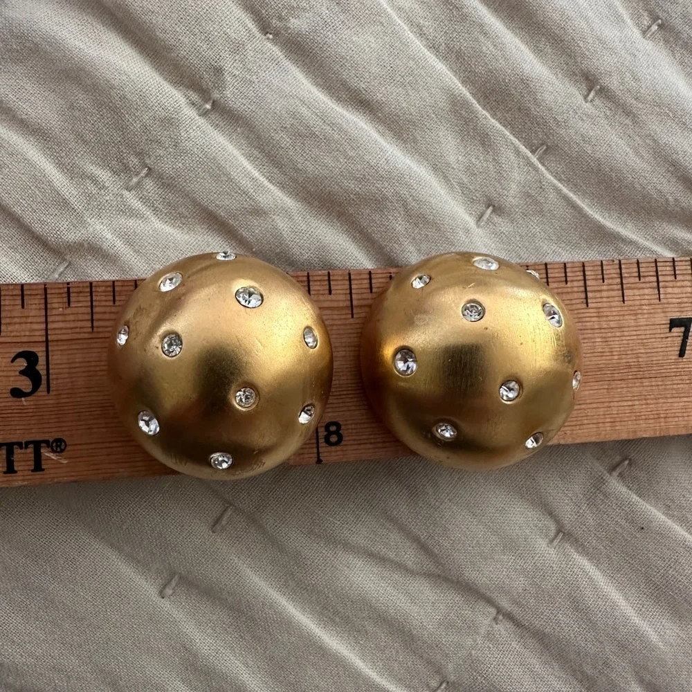 Vintage Gold tone Essex signed clip on Earrings with Rhinestones - Picture 4 of 6